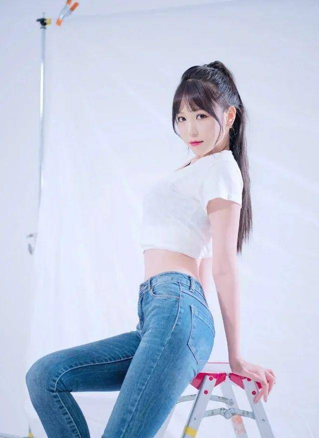 高跟鞋|紧身牛仔裤与身材的完美贴合，所以才会如此迷人
