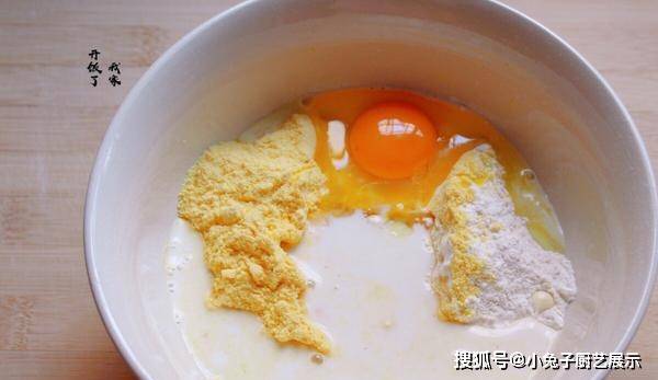 奶香玉米饼|早餐必学！不放水不放油，连和面都省了，松软香甜，比华夫饼还香