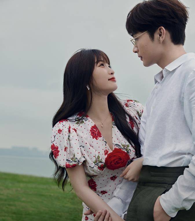 张彬彬|《两个人的小森林》官宣：虞书欣、张彬彬不穿情侣装，也很般配