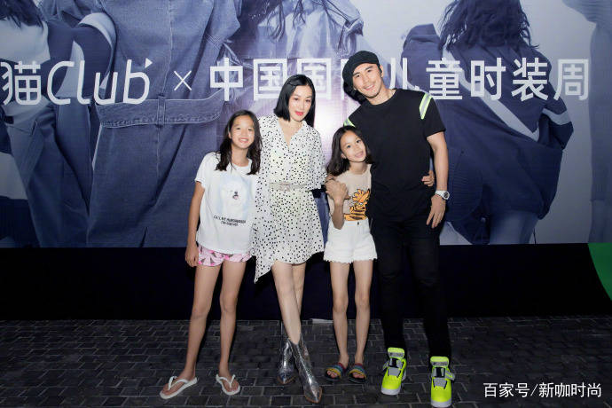 身材|48岁钟丽缇总算穿对一次，粉色外套内搭紧身T恤，女神又回来了