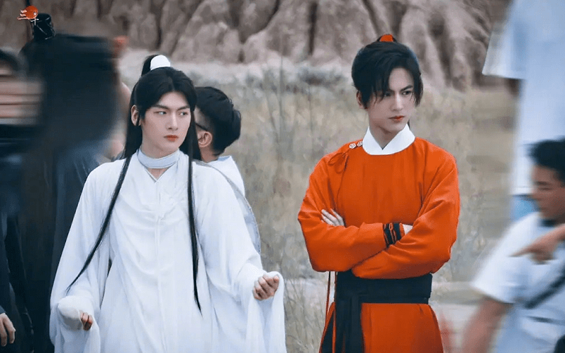 张凌赫|《吉星高照》路透被嘲，《皓衣行》被拉出来对比，服装造型很关键