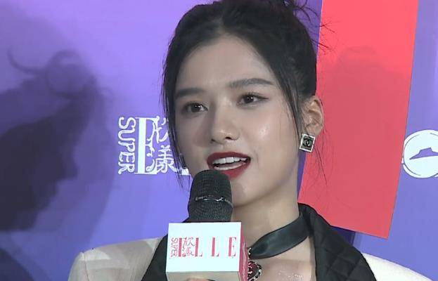 腹肌|ELLE红毯生图：杨幂闪光裙好辣，李紫婷腹肌好绝，周笔畅小露肋骨