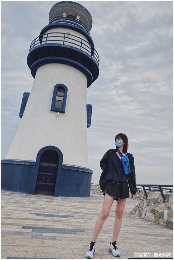 休闲风|乔欣越长越显嫩？18张风格各异美照，肤白貌美似少女