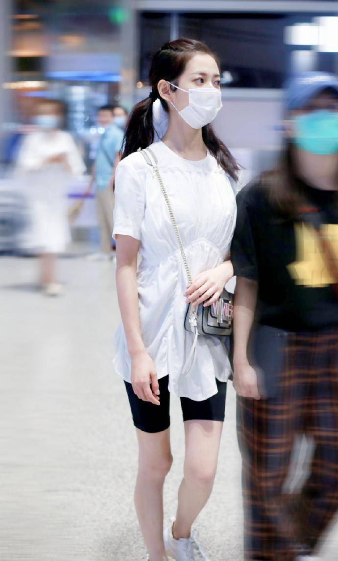 出圈|陈钰琪腿太出圈了吧？穿考验身材的骑行裤也不紧绷，唐嫣真有眼光