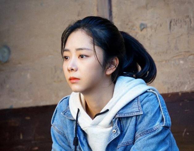 因为|《你是我的荣耀》开播，29岁的热巴演18岁高中生，竟毫无违和感