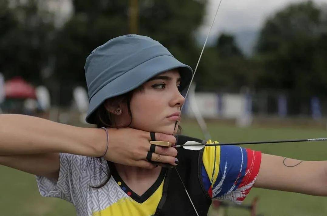 21岁的哥伦比亚射箭国家队女选手valentina acosta giraldo(瓦伦蒂娜)