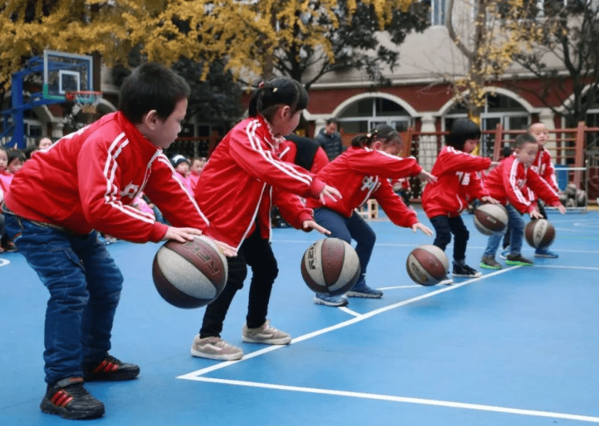 办学|有人建议“将幼儿园列入义务教育”，教育部回应，家长拍手叫好