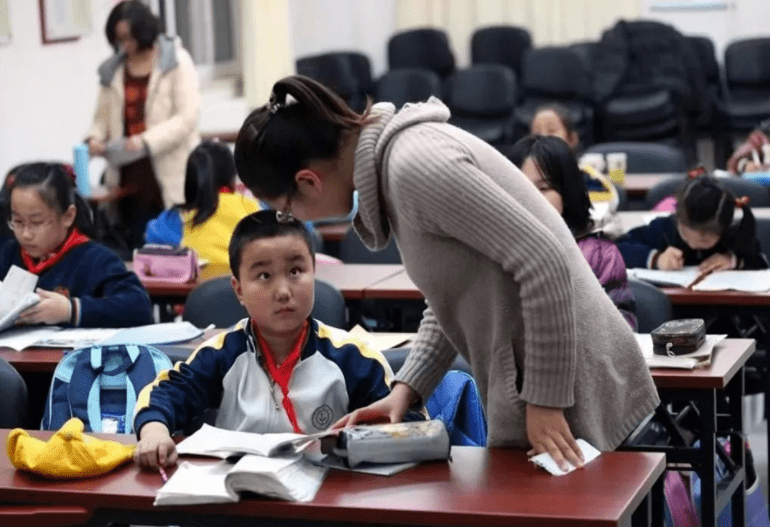 家长|教育部发展普惠性幼儿园，2025年入园率超9成，三胎带娃不用愁