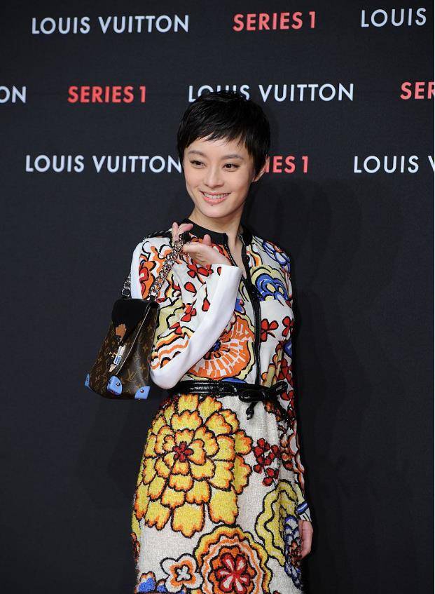 魅力|孙俪“娘娘”范十足，穿紧身裙举止端庄，造型时髦气质更高级了