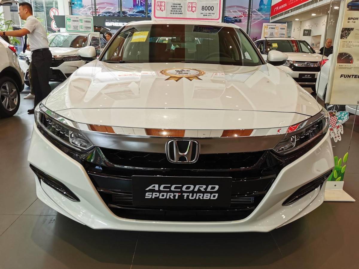 凭实力畅销的b级车本田雅阁实拍简评它有何独特之处