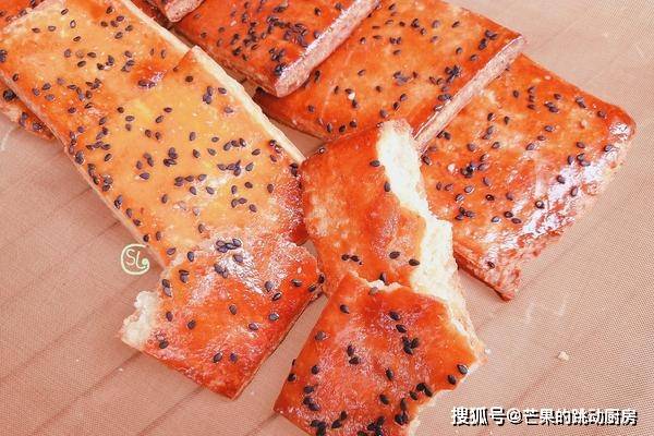 做法|国庆在家,自制酥脆饼干,两个鸡蛋,半碗面粉,香甜酥脆,解馋