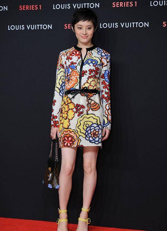 魅力|孙俪“娘娘”范十足，穿紧身裙举止端庄，造型时髦气质更高级了