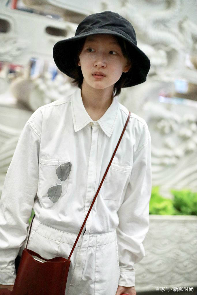 麻袋|周夏雨衣品滑落?白色工装服穿成麻袋装,太瘦的烦恼