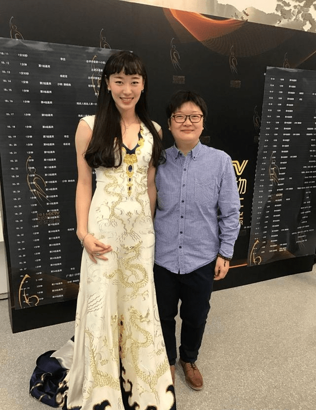 一身|新晋“金牌剑客”孙一文，穿一身龙纹长裙优雅大气，好身材太吸睛