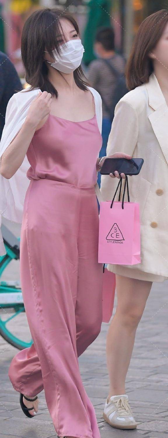 背带|靓丽闪耀的打底裤穿出别样风采，穿出潮流风范，舒心自然