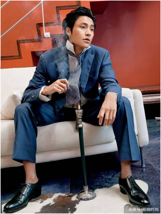 颜色|陈坤总算穿错一次？拼接棉服直筒牛仔裤，怎么看都很尴尬