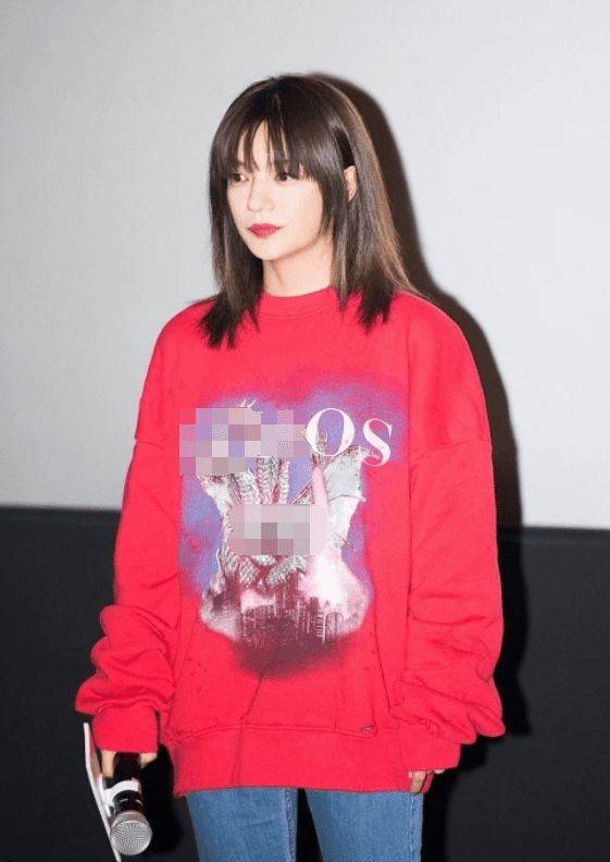 黑色|赵薇卫衣时尚穿搭,真是太减龄了