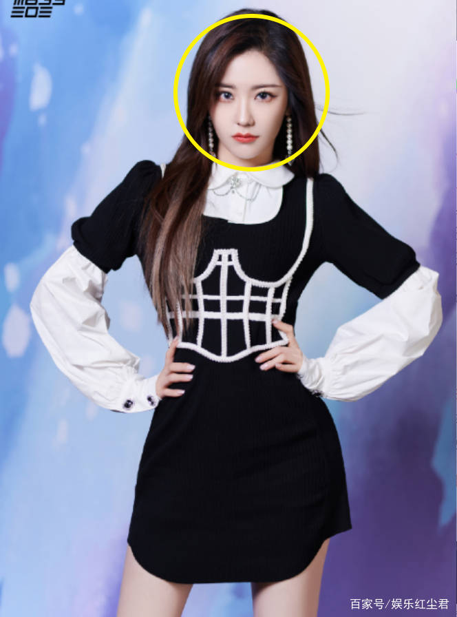 直角|硬糖少女新年造型曝光,希林郑乃馨丝袜大比拼,张艺凡直角肩惊艳