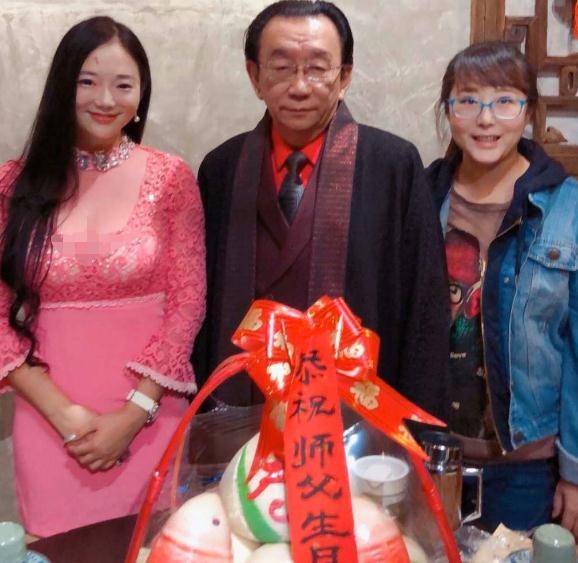 75岁侯耀华低调捐款30元获赞,周炜,曹随风亲自前往灾区搬运物资