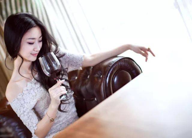 身材|一种酒女人常喝不仅仅能调养身体，几个好处需要了解清楚