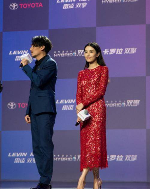 通身|高圆圆真是颜值的“天花板”,一袭红色蕾丝连衣裙,高贵又优雅