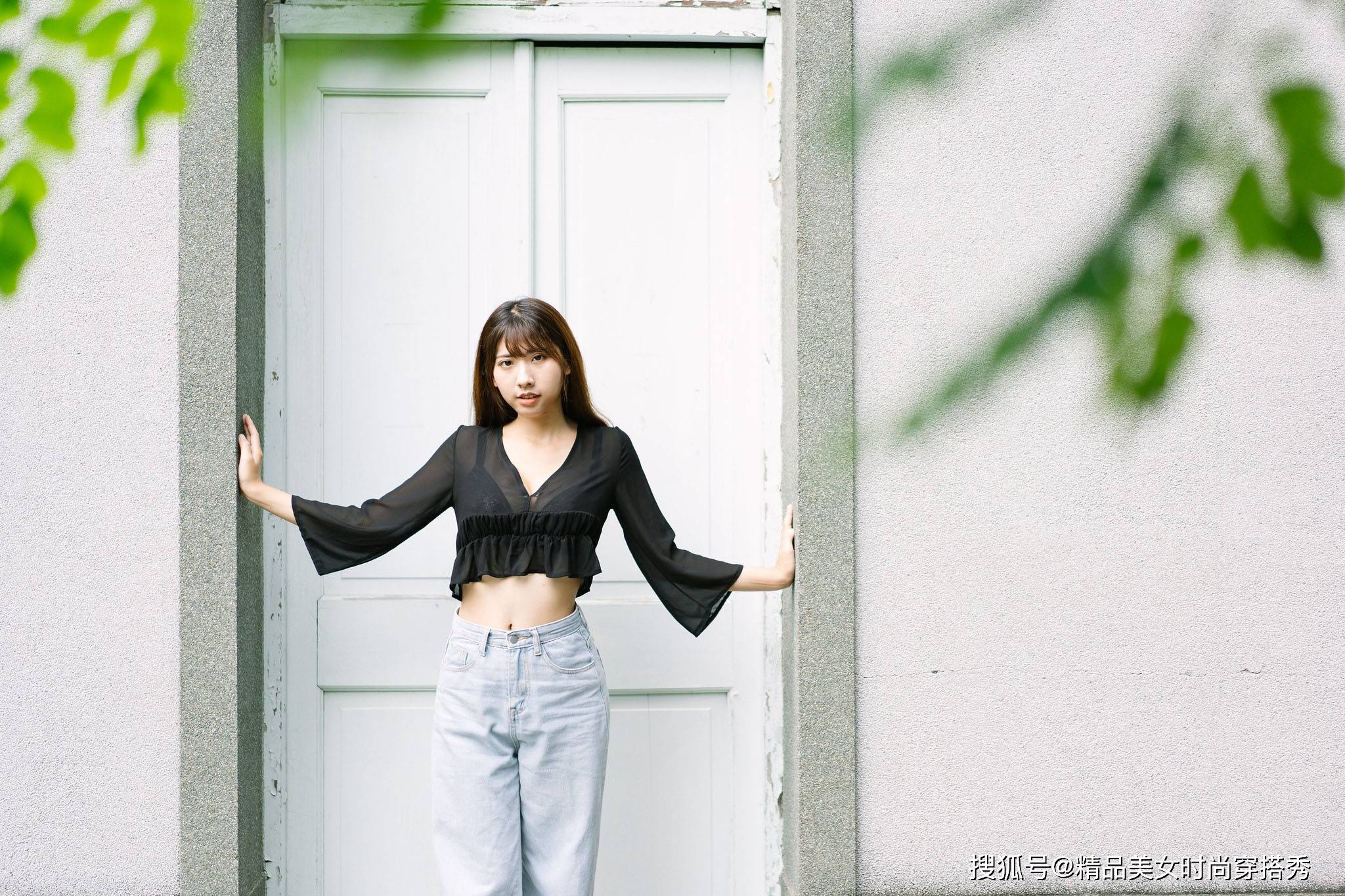 脖颈|时髦的极简风穿搭，简约又很女人味