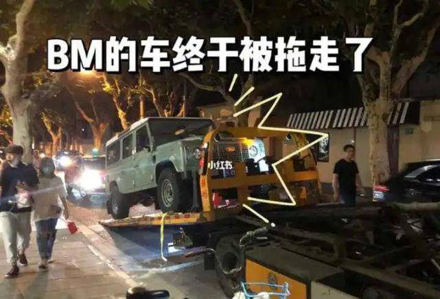 身材|知名网红店被挤爆，姑娘打卡傻眼：“这种衣服真的能穿？！”