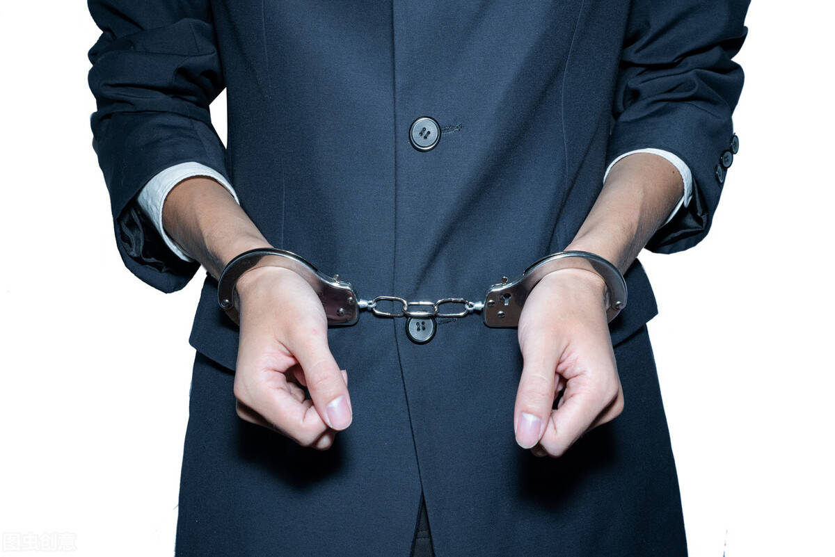 贪漏洞占便宜,传授规避法律风险,当心触犯"传授犯罪方法罪"