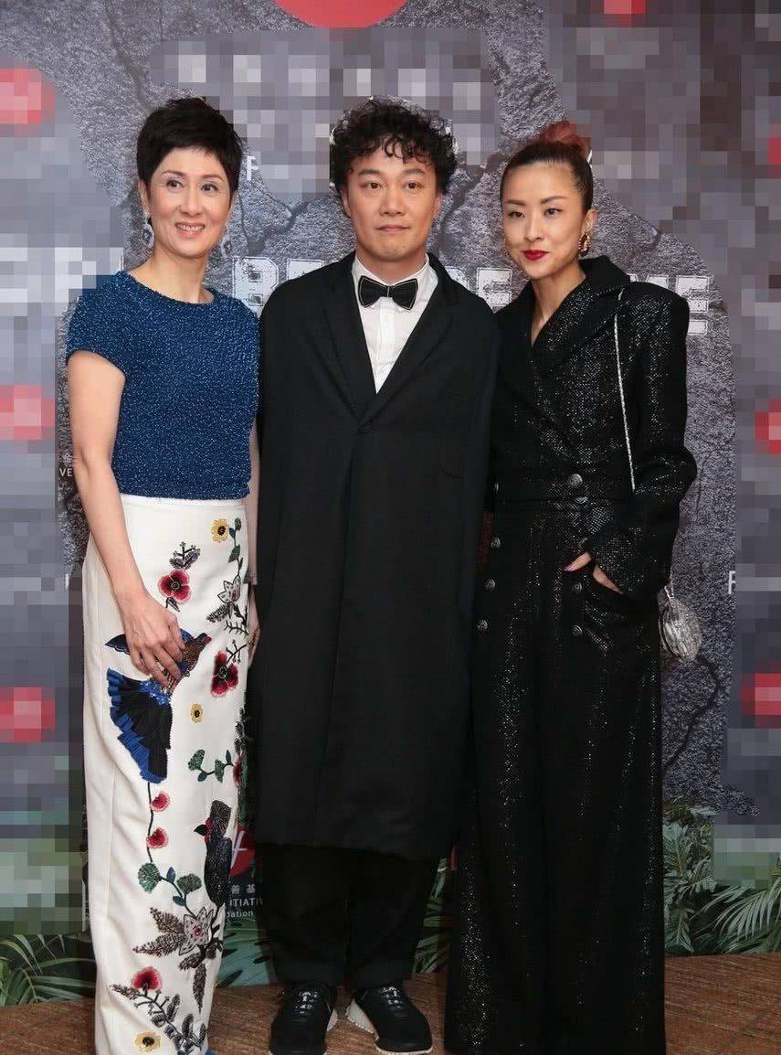 一身|徐濠萦不当模特可惜了!穿一身黑气场超强,又黑又瘦也难掩高级感