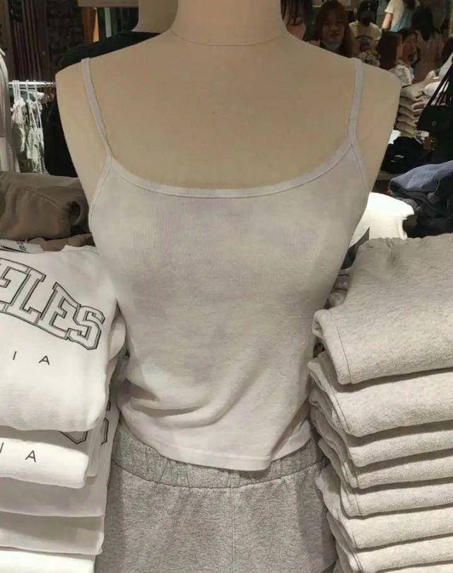 身材|知名网红店被挤爆，姑娘打卡傻眼：“这种衣服真的能穿？！”