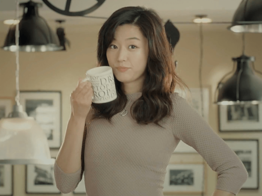 40岁全智贤减肥20斤,零赘肉蚂蚁腰超抢镜,自曝用左手吃饭是关键