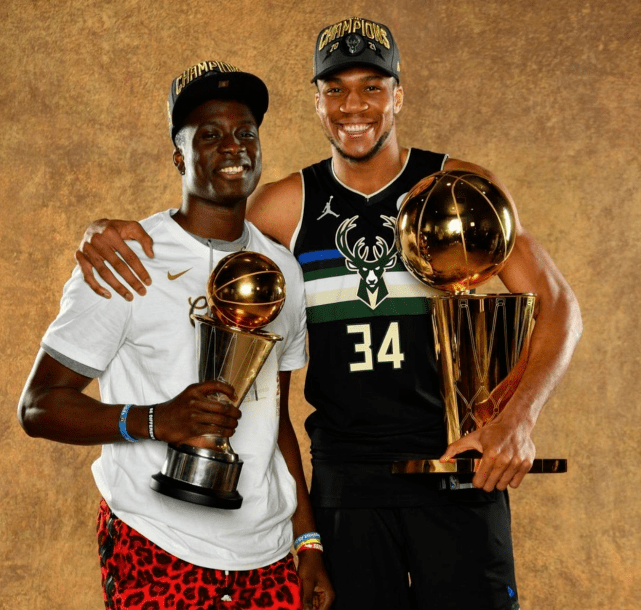 阿德托昆博家族一共有五兄弟,分别是:大哥弗朗西斯-阿德托昆博(足球