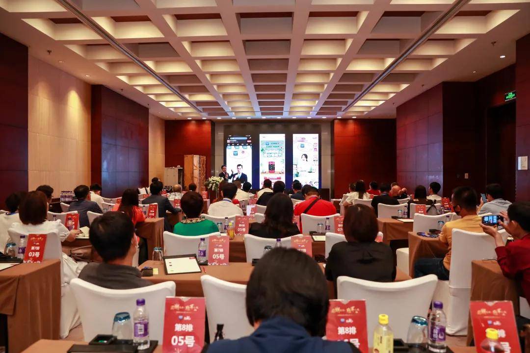 腾飞|洛娃集团应邀参加新华网主办的国潮优选品牌高峰论坛!