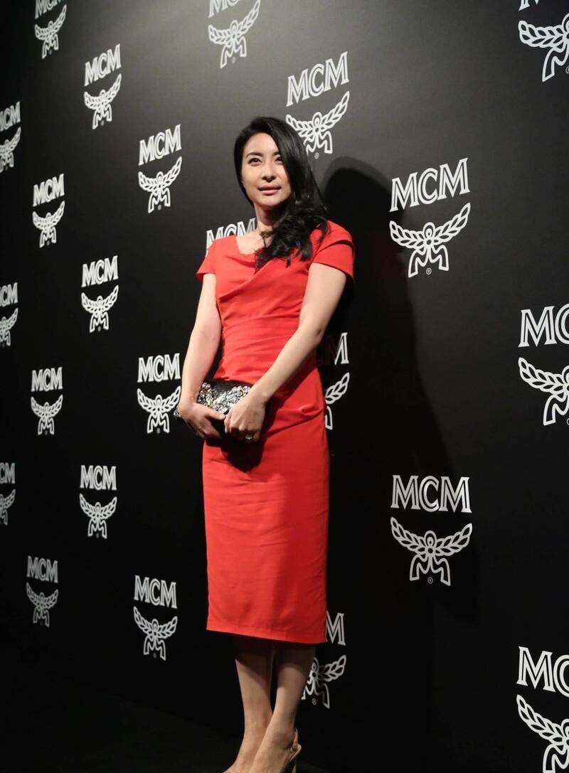 郭晶晶|郭晶晶的阔太气质美了，造型轻熟沉稳，和霍启刚一起有人妻范