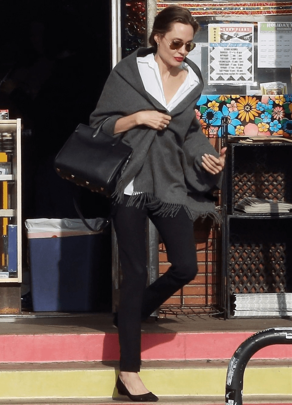 朱莉|朱莉还在穿10年前“旧衣服”，这几件都好经典，优雅百搭还提气质