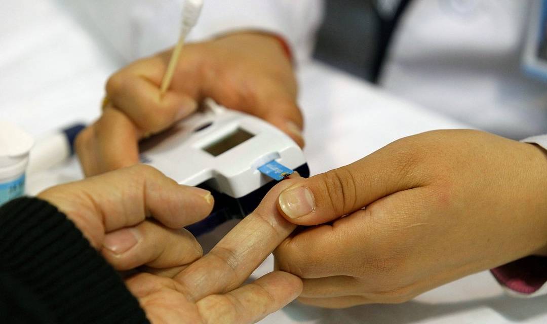 牙龈|糖尿病请注意：这5个不易察觉的症状，也是并发症来临的信号