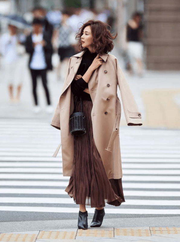 保暖性|孙艺珍有小心机,穿驼色大衣只不过加条腰带,“高级感”增加不少