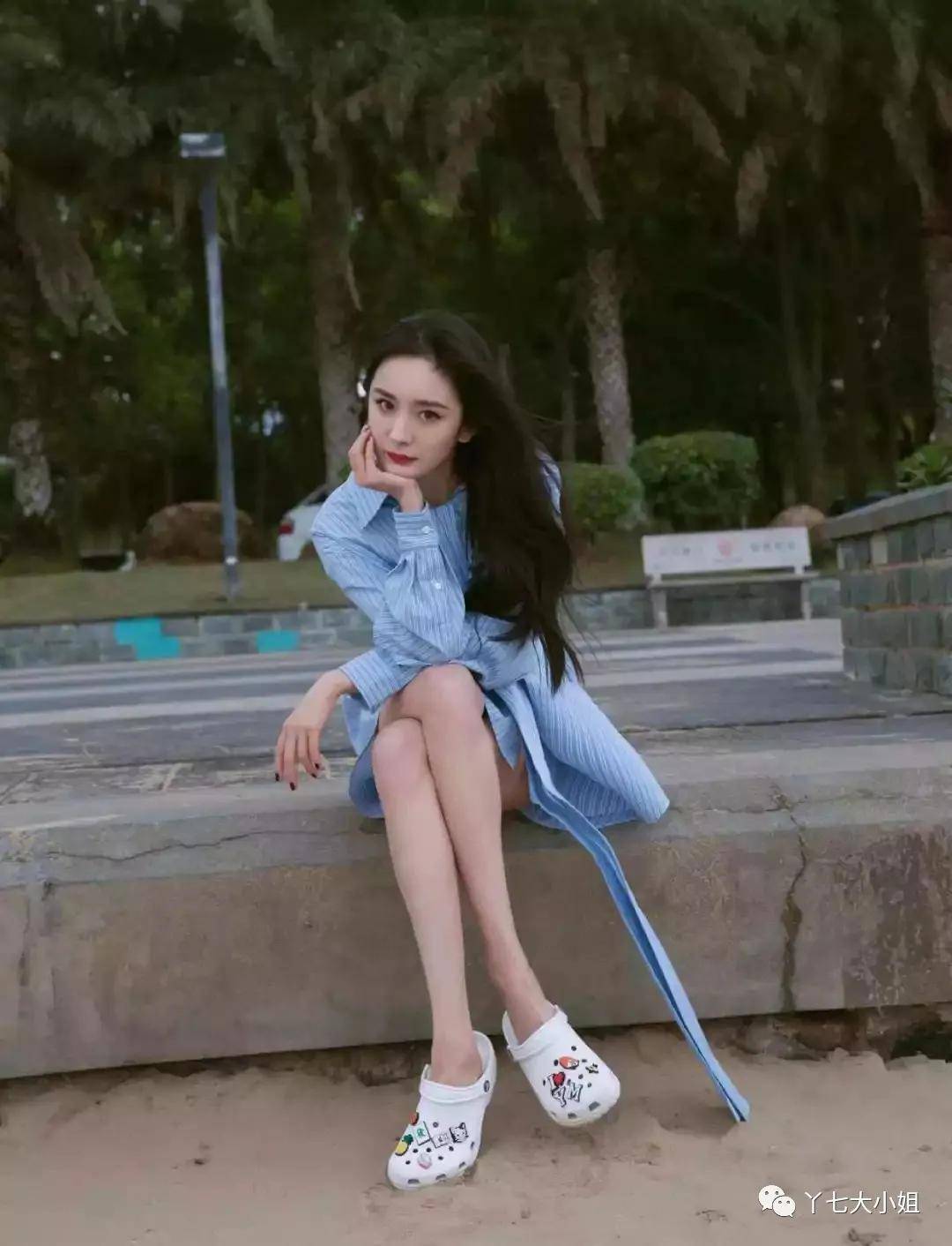 中性|今年夏天流行的这几双凉鞋，丑到极致便是潮？