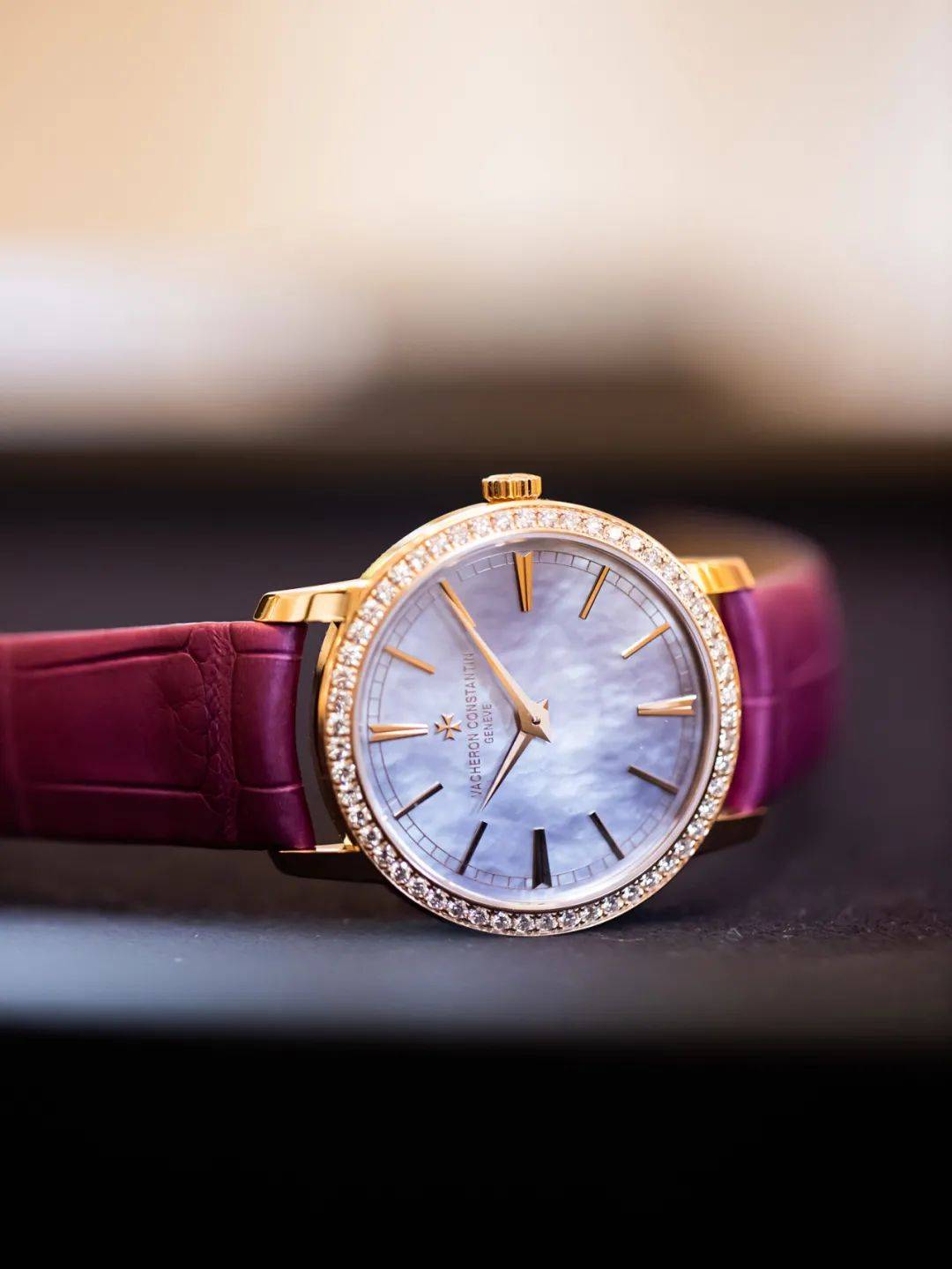 系列|每个爱表的女人，都逃不过江诗丹顿的浪漫！