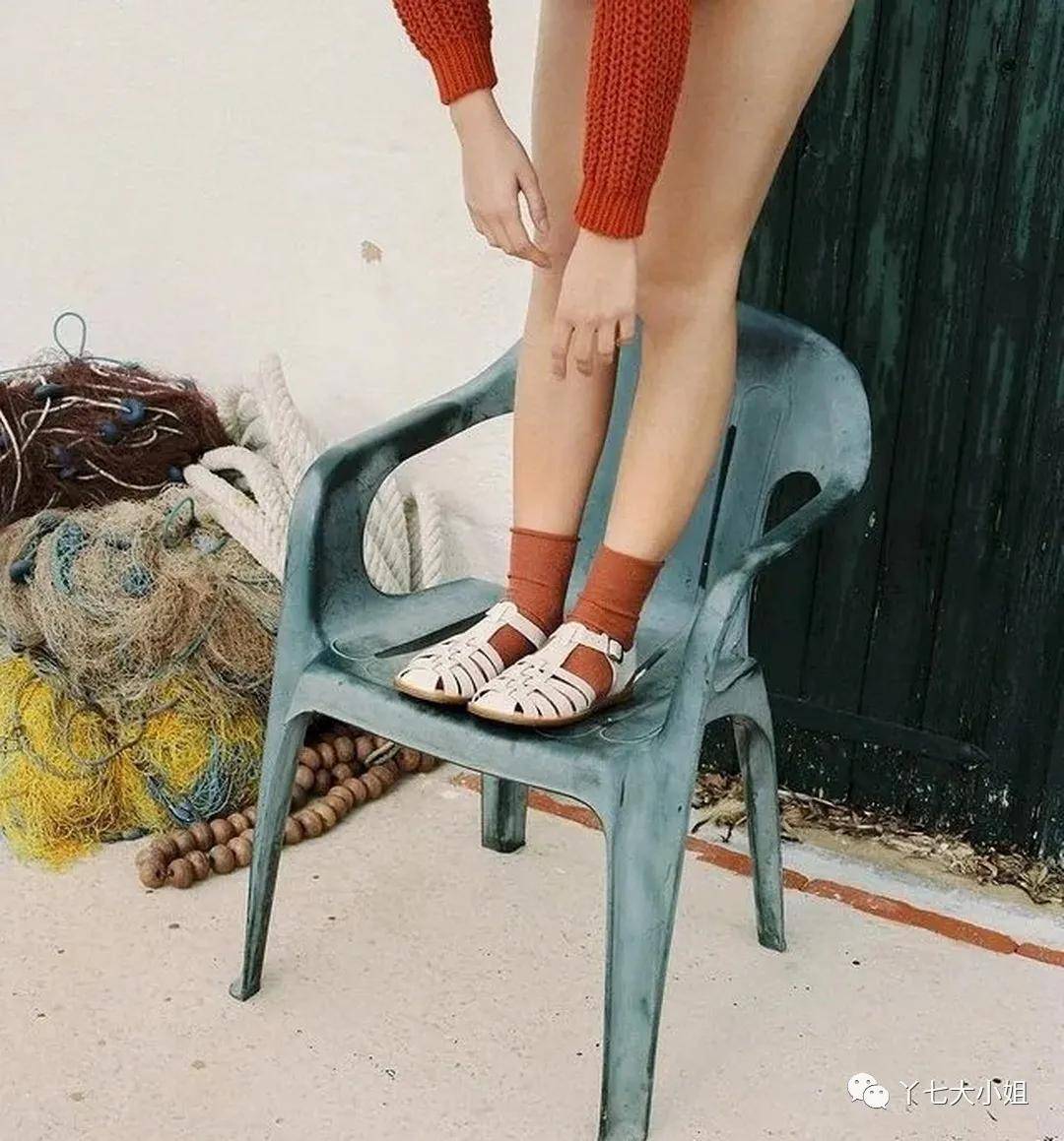 中性|今年夏天流行的这几双凉鞋，丑到极致便是潮？
