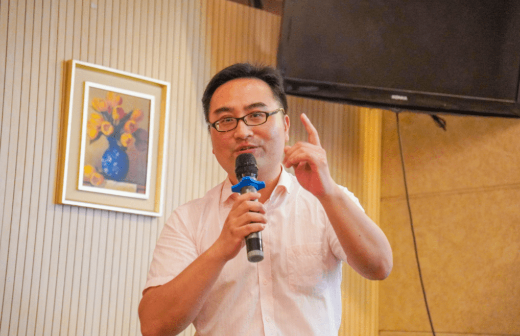 结合新高考的评价体系,数学章建荣,英语唐思峰,物理丁晓雯老师进行"说