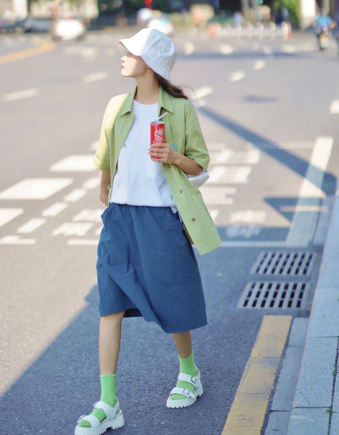 视觉|别再穿一身黑了!今夏爆火的“初恋色”简直美哭!