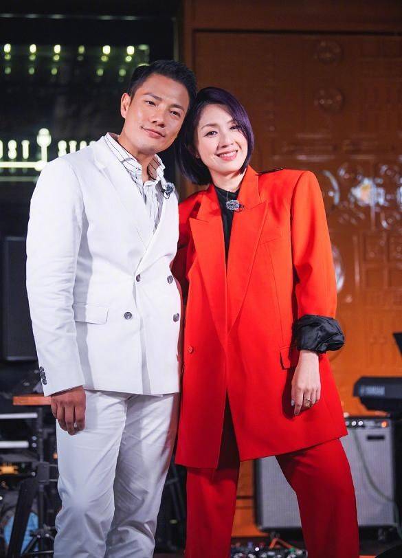 杨千嬅|西装是奔四奔五女人的“时尚战袍”，杨千嬅御姐范，宋佳美到犯规