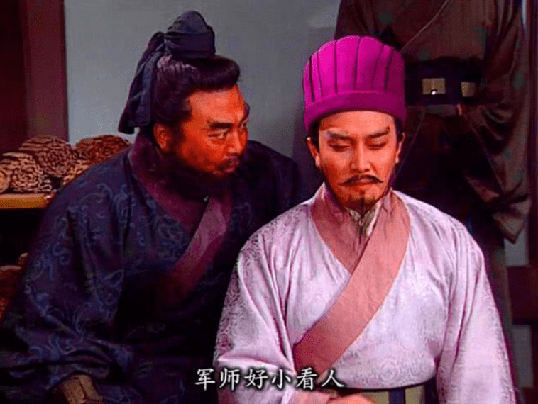 张飞让铁匠打造一把武器,上面刻有三个字,诸葛亮看后笑而不语_刘备