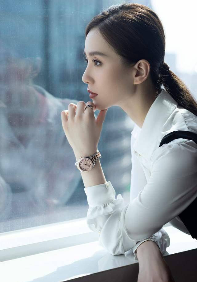 长发|刘诗诗简直是白衬衫女神，简单搭配就很美，网友：美貌颜值大暴击