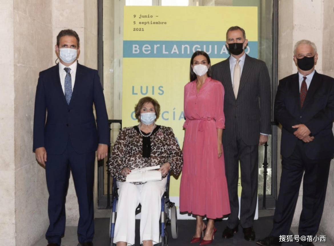 效果|又被西班牙王后惊艳到了，穿印花连衣裙高贵优雅，好气质不惧年龄