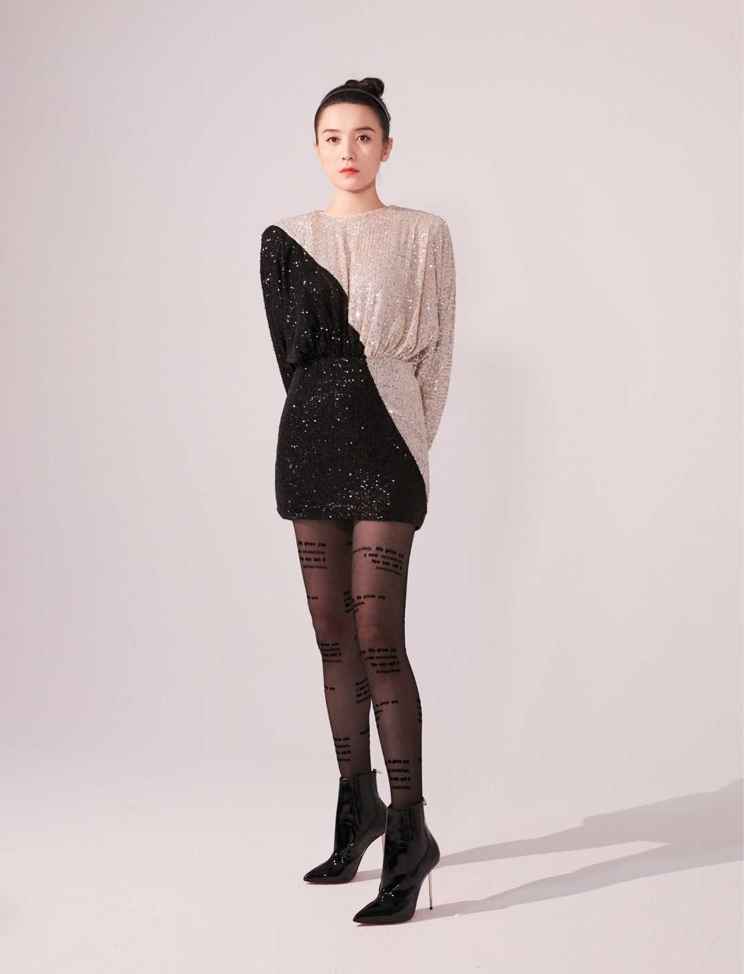 宋佳才|40岁的宋佳才是“阿姨圈”顶流，穿一袭粉色连衣裙魅力十足，真美