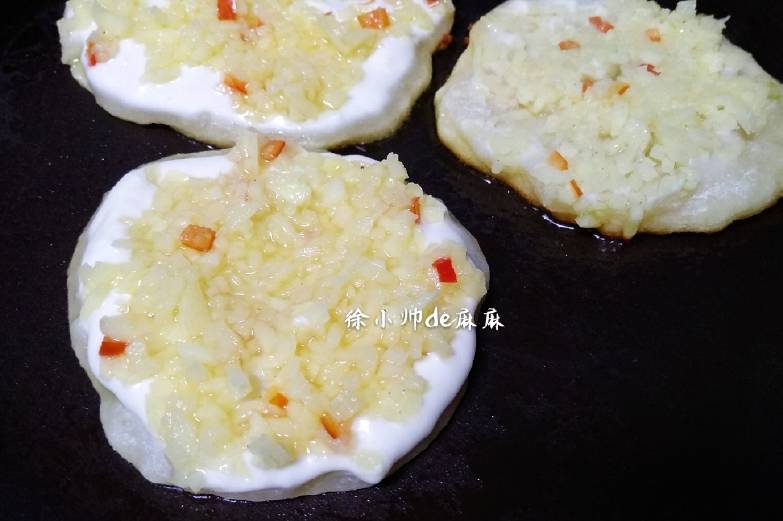 蔬菜|土豆换个新做法，比放在饼里面更好吃，一次要吃10个才过瘾！