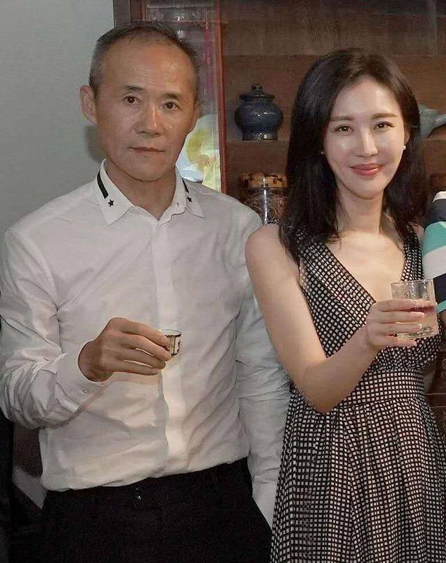 田朴珺|田朴珺加紧锻炼，手舞足蹈一番操作，恋爱的王石变年轻不是没道理