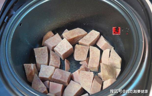 做法|我家香芋从来不红烧,一蒸一拌当早餐,孩子吃完1杯还想吃1杯